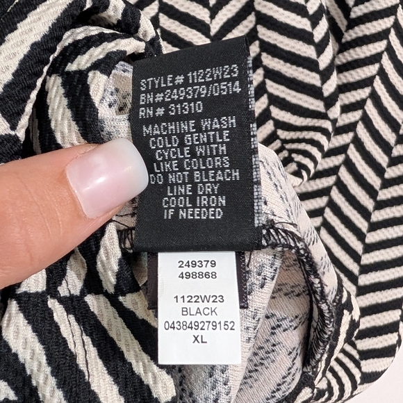 iZ Byer Black & Tan stripe dress with open half sleeves, pleated top, XL - Picture 8 of 8